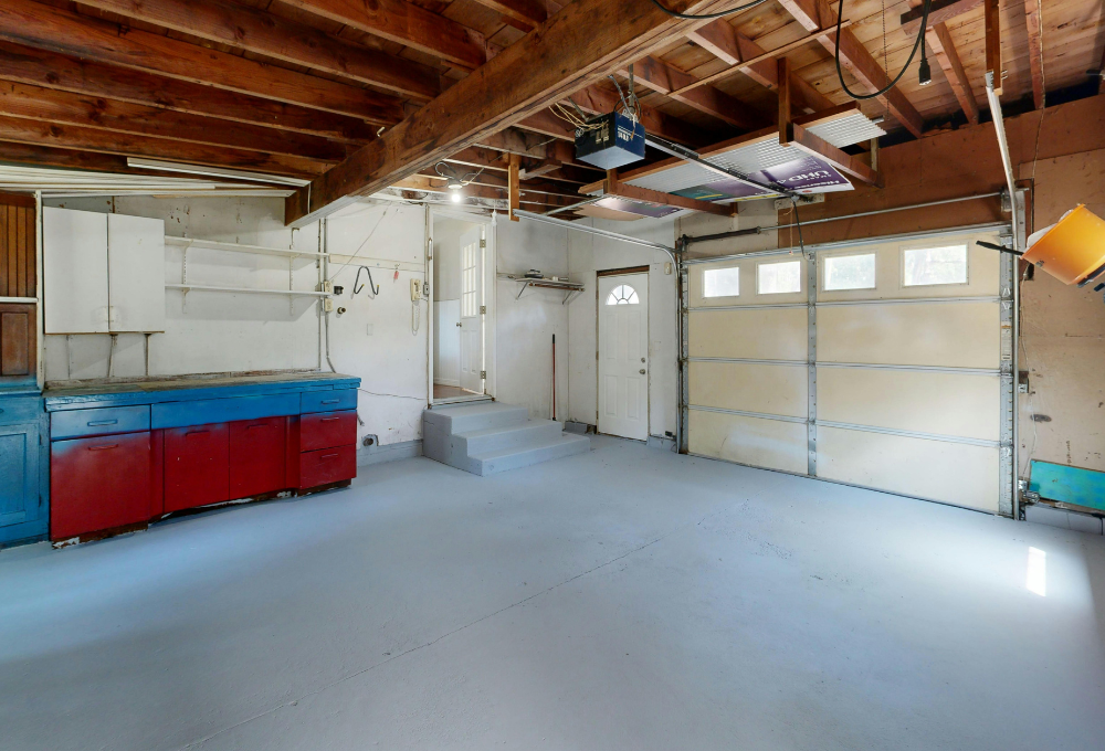 How Coastal Moisture Affects Garage Door Hardware